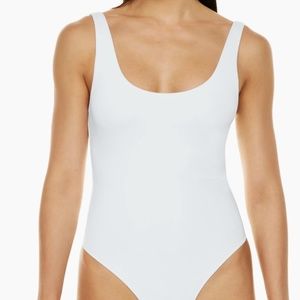 NWT Aritzia Babaton Contour Scoop Neck Bodysuit